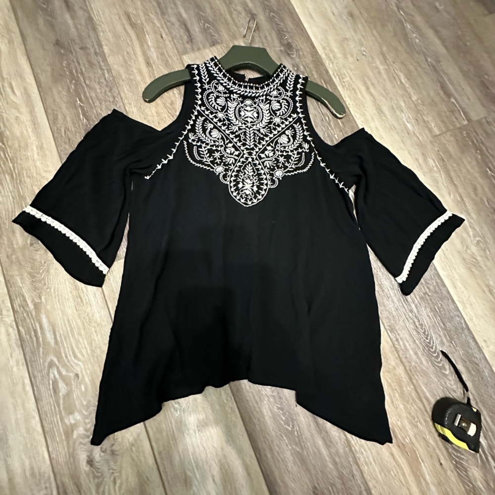 #7)  Cute off shoulder with embroidered top new condition.
